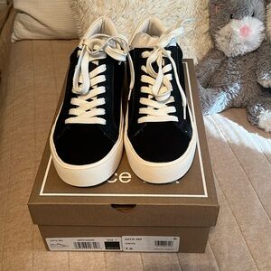 Dolce Vita Zayn 360 in Onyx Suede